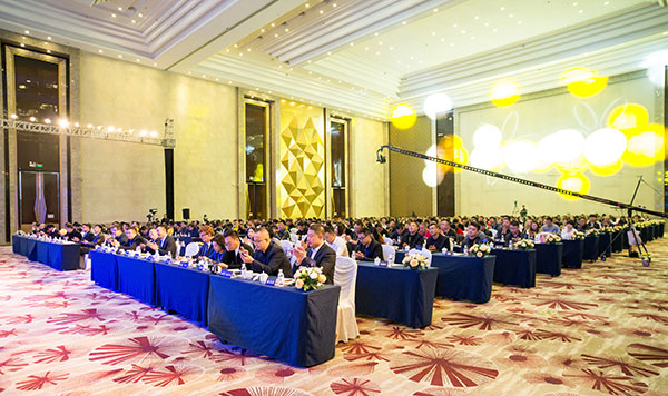求新博远·同心共赢——2018风鸟集团全国经销商大会 求新博远·同心共赢——2018风鸟集团全国经销商大会