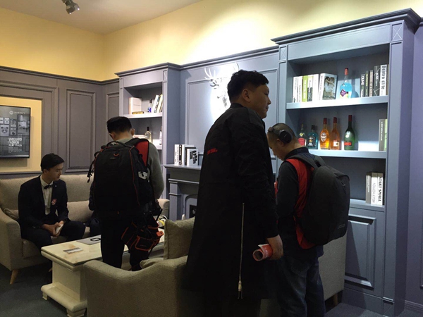 【2018中国门业展现场专访】尚家木门总经理周禄云:建起柔性加工生产线研发复合深雕工艺 【2018中国门业展现场专访】尚家木门总经理周禄云:建起柔性加工生产线研发复合深雕工艺