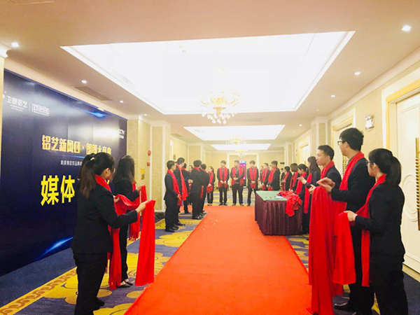 “铝艺新风口 朗郎大商来”朗原集团双品牌战略合作伙伴财富峰会圆满收官 “铝艺新风口 朗郎大商来”朗原集团双品牌战略合作伙伴财富峰会圆满收官