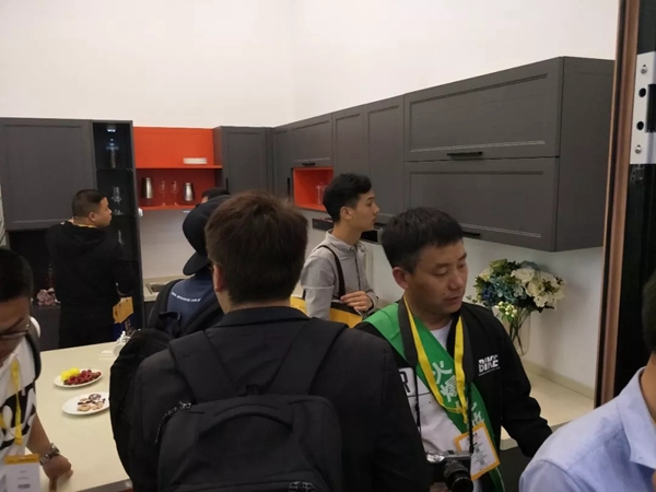 展会直击｜伟业铝材“盛装”出席第24届铝门窗新品博览会，铝应用产品好评如潮