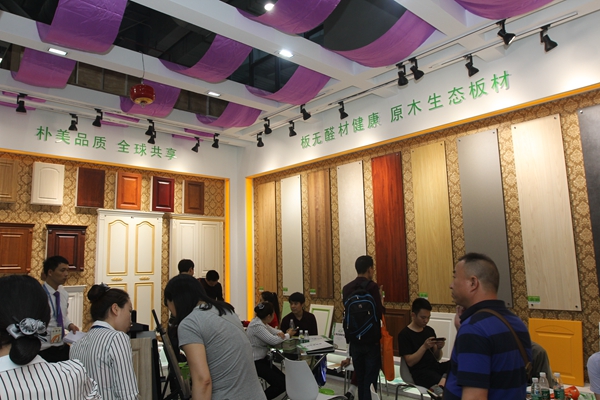 利欣雅携新品牌朴美亮相广州定制家居