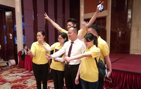 赋能终端·助力蝶变丨派雅门窗“蝶变2018”终端导购精英特训营完美结营
