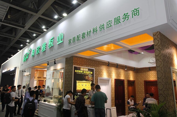 利欣雅携新品牌朴美亮相广州定制家居