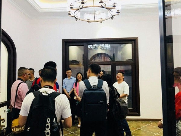 一米阳光门窗：众媒体走访一米阳光工业园，领略一米阳光品牌文化精髓