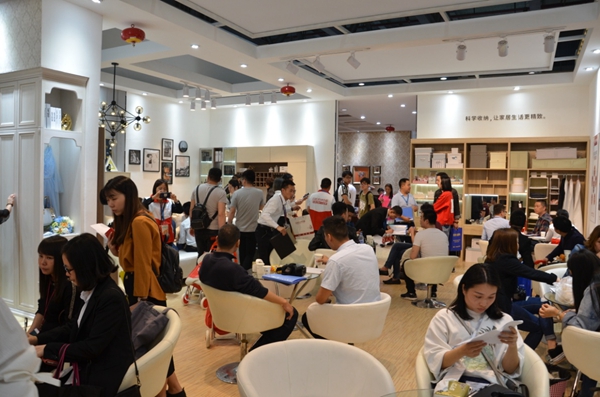 伊百丽英伦风情绽放家居展，4.0无人生产线为品质保驾护航！
