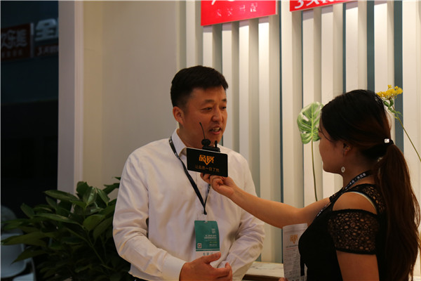 CCTV-发现之旅栏目组逛临沂定制展,在欢乐熊大开眼界 CCTV-发现之旅栏目组逛临沂定制展,在欢乐熊大开眼界
