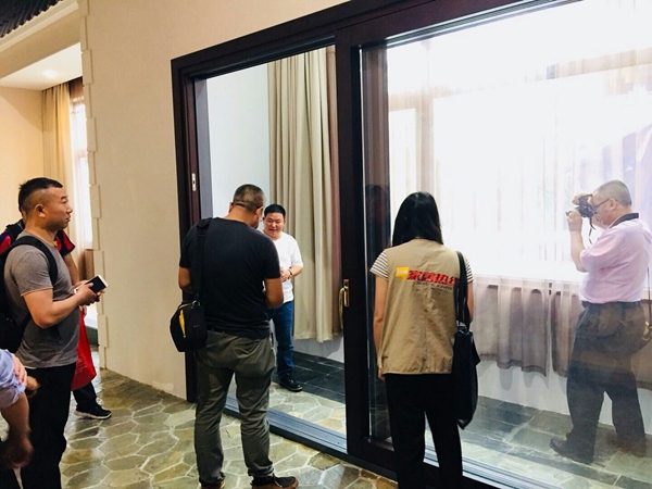 一米阳光门窗：众媒体走访一米阳光工业园，领略一米阳光品牌文化精髓