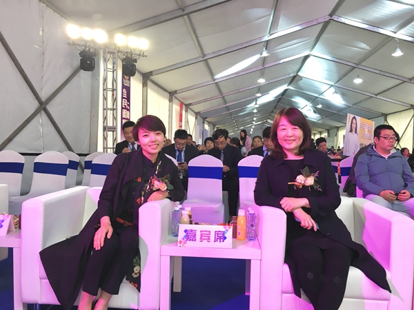 龙鼎天著:乐居汇“全民追星 大牌惠战”活动火爆开启 歌星金美儿强势助阵 龙鼎天著:乐居汇“全民追星 大牌惠战”活动火爆开启 歌星金美儿强势助阵