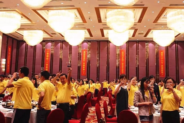 赋能终端·助力蝶变丨派雅门窗“蝶变2018”终端导购精英特训营完美结营