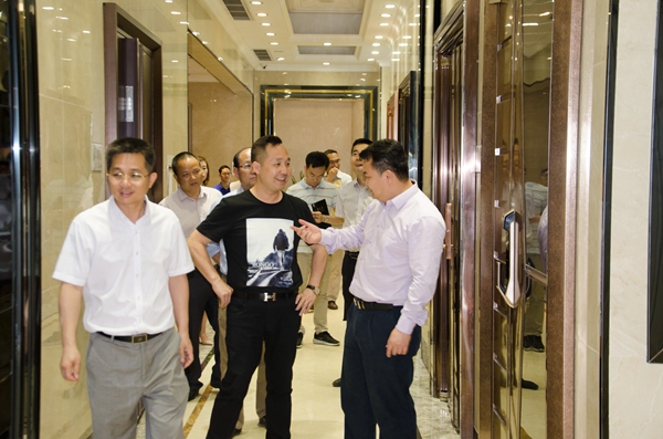 【快讯】三水区政府领导莅临荣高智能门窗考察调研 【快讯】三水区政府领导莅临荣高智能门窗考察调研