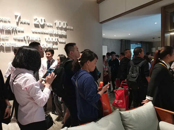 卡诺亚“烟雨江南”惊艳亮相广州定制家居展 卡诺亚“烟雨江南”惊艳亮相广州定制家居展