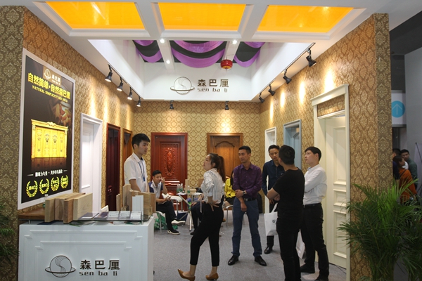利欣雅携新品牌朴美亮相广州定制家居