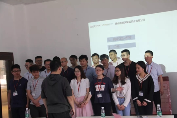确认过眼神,都是“伊”家人 确认过眼神,都是“伊”家人