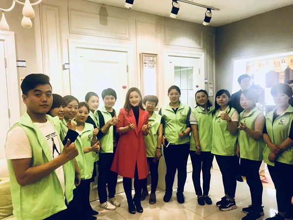 龙鼎天著:乐居汇“全民追星 大牌惠战”活动火爆开启 歌星金美儿强势助阵 龙鼎天著:乐居汇“全民追星 大牌惠战”活动火爆开启 歌星金美儿强势助阵