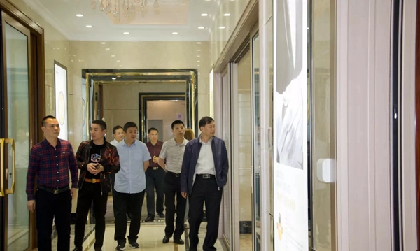 【快讯】佛山三水区政府领导与黑龙江省考察团莅临荣高智能门窗参观考察！