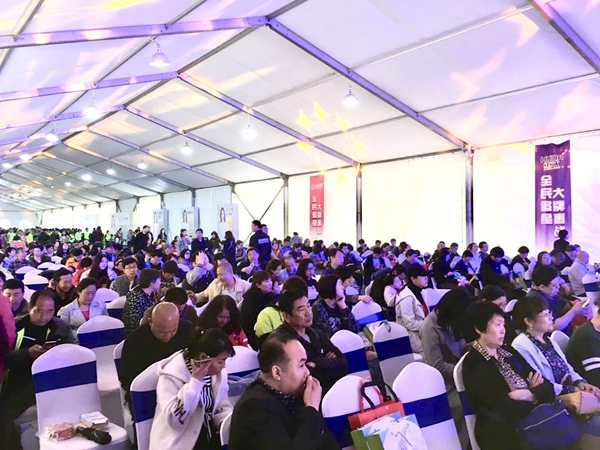 龙鼎天著:乐居汇“全民追星 大牌惠战”活动火爆开启 歌星金美儿强势助阵 龙鼎天著:乐居汇“全民追星 大牌惠战”活动火爆开启 歌星金美儿强势助阵