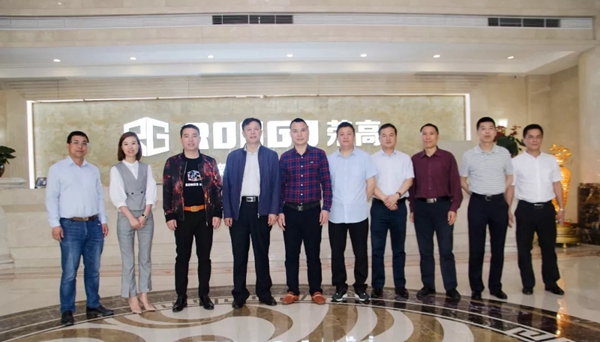 【快讯】佛山三水区政府领导与黑龙江省考察团莅临荣高智能门窗参观考察！