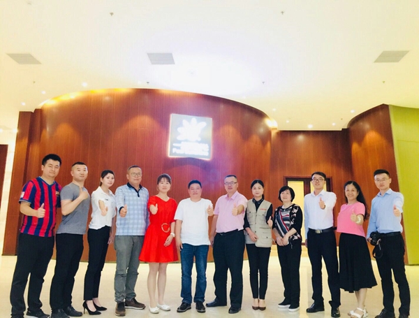 一米阳光门窗：众媒体走访一米阳光工业园，领略一米阳光品牌文化精髓