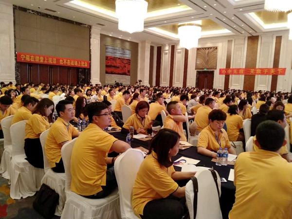 领绣:赢在上半年,千人培训大会首开行业先河 领绣:赢在上半年,千人培训大会首开行业先河