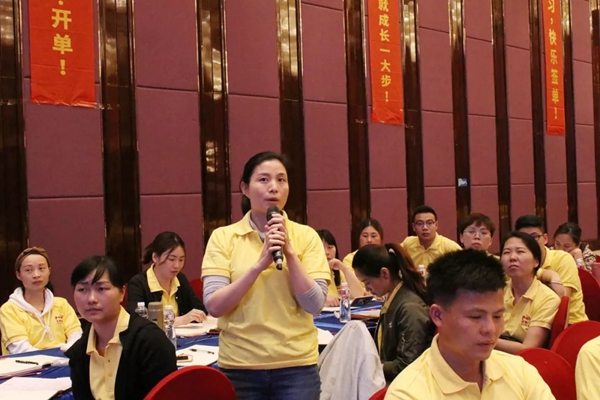 赋能终端·助力蝶变丨派雅门窗“蝶变2018”终端导购精英特训营完美结营