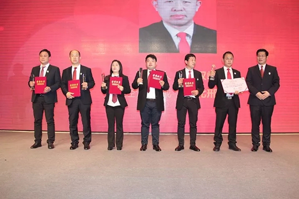 重塑新形象，共创新财富|2018王力玉米木门战略峰会