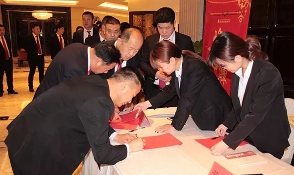 重塑新形象，共创新财富|2018王力玉米木门战略峰会