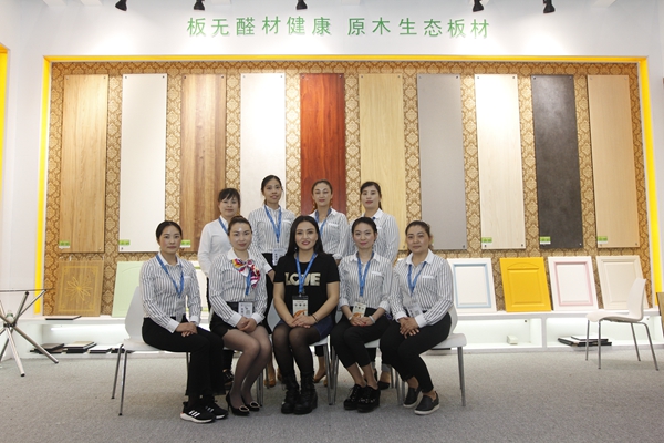 利欣雅携新品牌朴美亮相广州定制家居