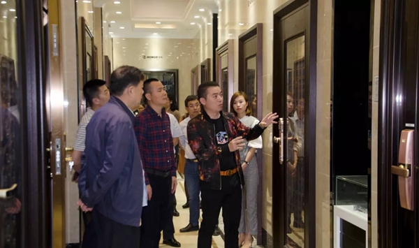 【快讯】佛山三水区政府领导与黑龙江省考察团莅临荣高智能门窗参观考察！