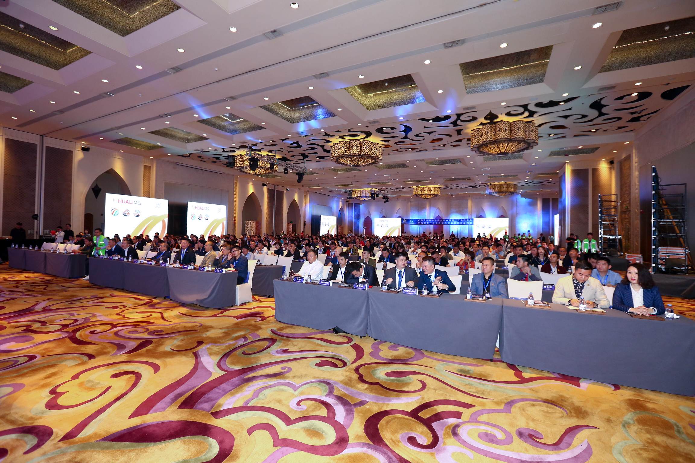 800定制人集结2018年广东定制家居行业峰会，论道“中国智造，全球共享”