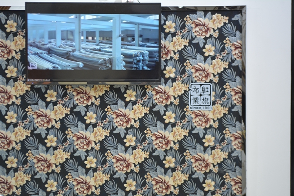 红旗：精选客户，保障服务，努力提升品牌整体形象