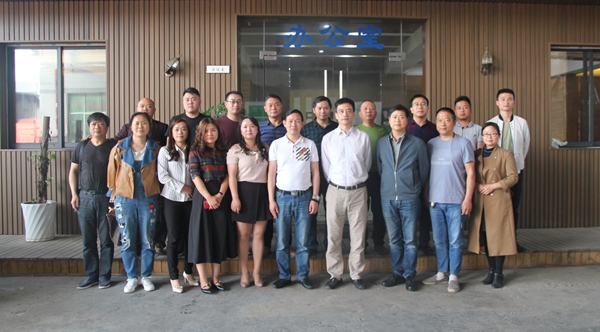 重庆召开沙坪坝区套装门行业质量提升座谈会 重庆召开沙坪坝区套装门行业质量提升座谈会