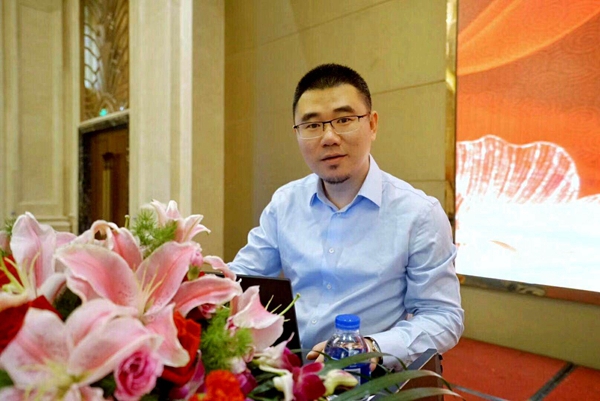 领绣:赢在上半年,千人培训大会首开行业先河 领绣:赢在上半年,千人培训大会首开行业先河
