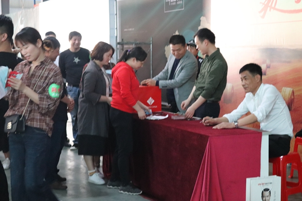 亚丹家居湖北省级联动，再次掀起定制狂潮！