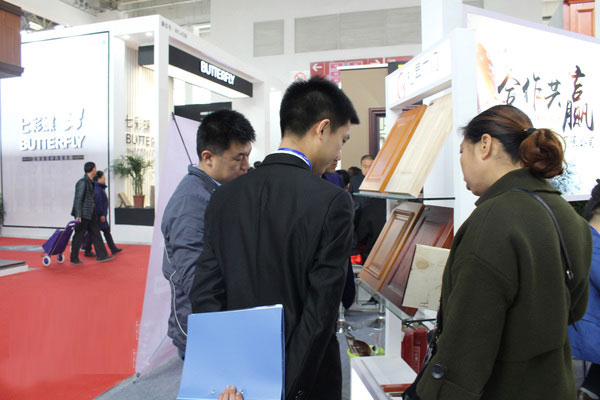 【2018中国门业展现场专访】 松昇木门王强:始终坚持高品质,注重工艺创新 【2018中国门业展现场专访】 松昇木门王强:始终坚持高品质,注重工艺创新