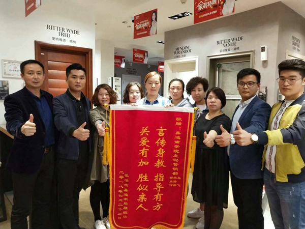 这个4月有一种红，叫“鑫迪红”