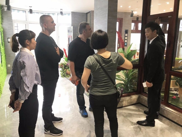 【焦点】欧洲客户到艾臣安全门窗参观考察