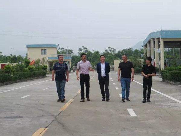 重庆市长寿工业园区企业联合会领导到访君子兰集团鹤山公司