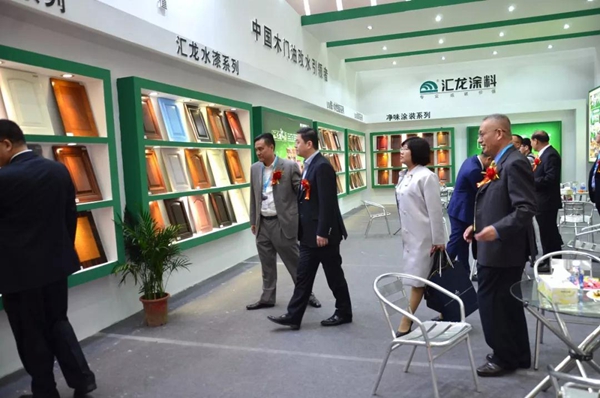 汇龙“油改水”闪耀中国木门30强发布会暨第九届门博会 汇龙“油改水”闪耀中国木门30强发布会暨第九届门博会