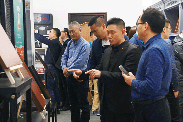 中部涂装第一馆耀世登场,为武汉点赞! 中部涂装第一馆耀世登场,为武汉点赞!
