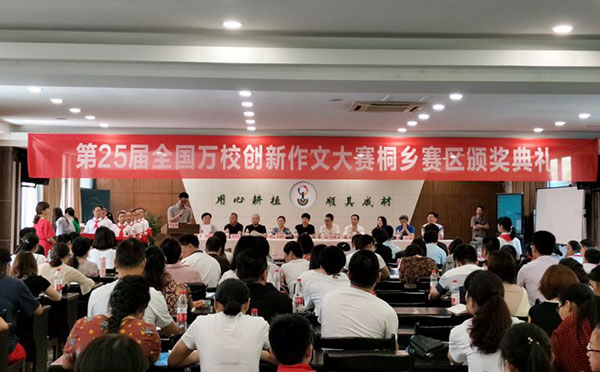 助力学生插上梦想的翅膀——高莱居在行动