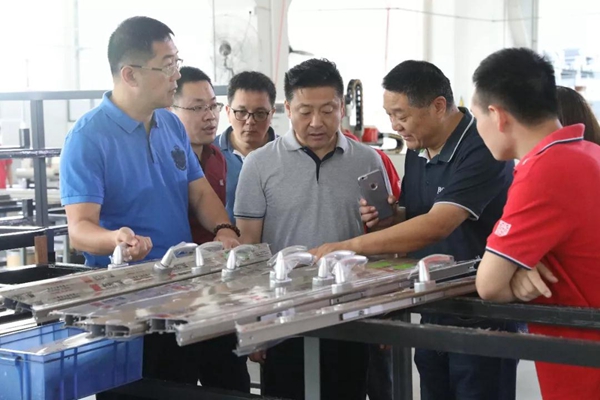 怡发门窗:中国建筑系统门窗联盟领导莅临怡发门窗参观考察! 怡发门窗:中国建筑系统门窗联盟领导莅临怡发门窗参观考察!