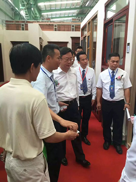 迪邦涂料与门配100联盟联合参加2018茂名第二届全国门窗博览会