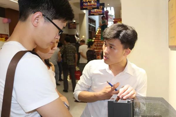 派雅门窗600方终端大店邵阳店盛装开业