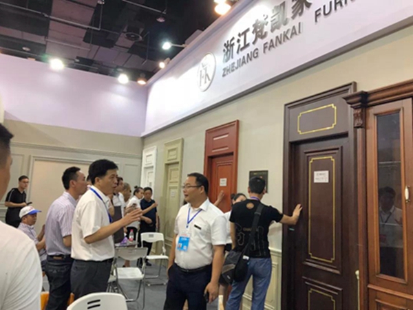 【永康门博】市领导亲临梵凯展厅现场指导,并给出高度赞扬! 【永康门博】市领导亲临梵凯展厅现场指导,并给出高度赞扬!