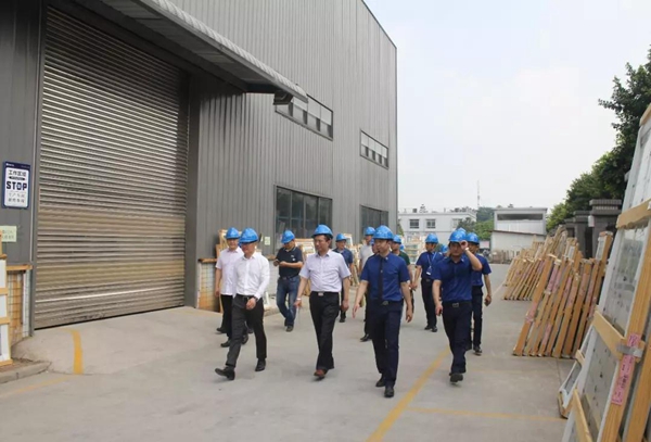 中国建筑系统门窗联盟领导莅临皇派家居产业园 中国建筑系统门窗联盟领导莅临皇派家居产业园