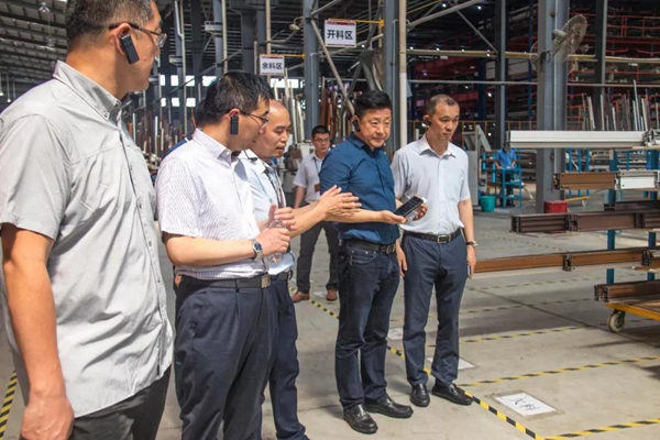 中国建筑系统门窗联盟一行领导莅临轩尼斯门窗调研指导