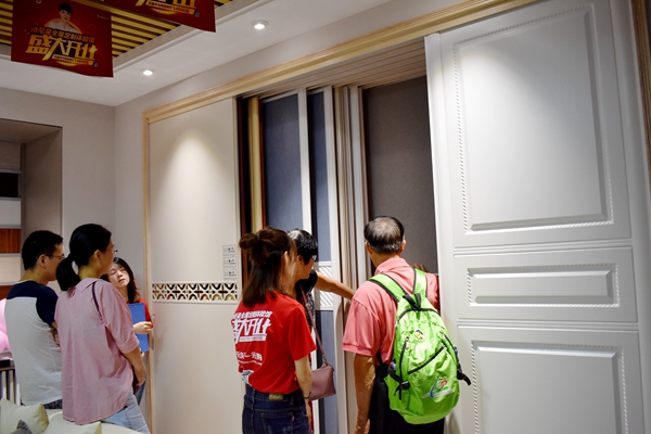 诗尼曼首家智慧整装体验馆盛放520,携手公益共进美好未来! 诗尼曼首家智慧整装体验馆盛放520,携手公益共进美好未来!