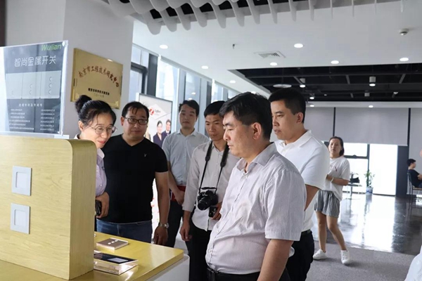 2018中国建博葵花奖考察团走访东屋世安、南京物联网络智能锁