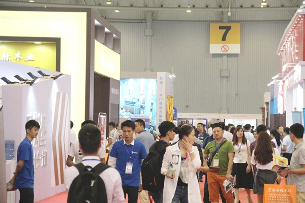 中国西部门都（蓬溪）惊艳亮相西部门窗暨定制家居展