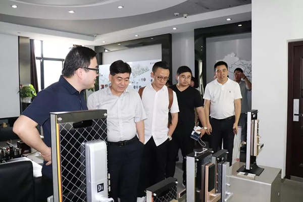 2018中国建博葵花奖考察团走访：德施曼、金指码、大华乐橙智能锁